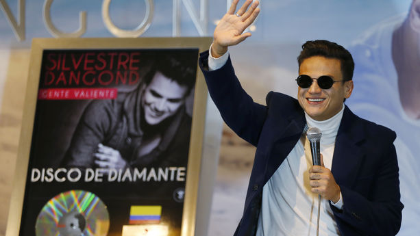 Silvestre Dangond recibió 5 discos de diamante